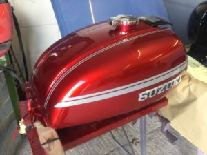 Suzuki GT750 Fuel tank respray Restoration - image 7