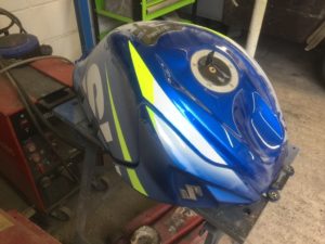 Suzuki GSXR750 fuel tank repair and respray Restoration - image 14