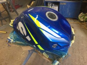 Suzuki GSXR750 fuel tank repair and respray Restoration - image 13