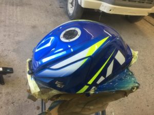 Suzuki GSXR750 fuel tank repair and respray Restoration - image 15